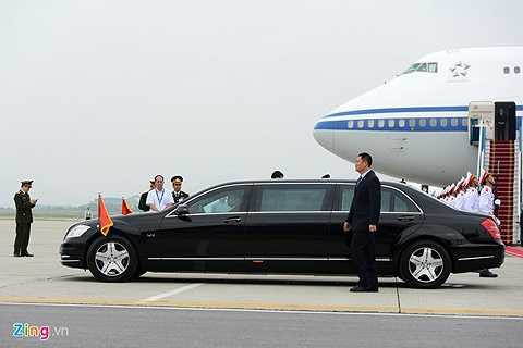 Dòng xe này có hai khoang riêng biệt, khoang dành cho người điều khiển ở phía trước được ngăn cách với cabin rộng lớn ở phía sau bằng kính hoặc thép.