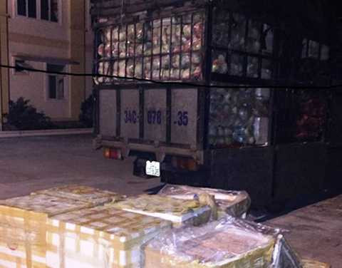 Gần một tấn nội tạng động vật đang trong quá trình phân hủy bị thu giữ. Ảnh: Minh Văn Gần một tấn nội tạng động vật đang trong quá trình phân hủy bị thu giữ. Ảnh: Minh Văn