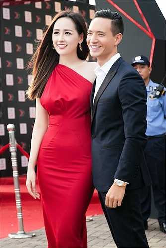 Song hành cùng Kim Lý trong sự kiện là Mai Phương Thuý. 