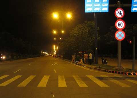 Truy tìm ô tô tông chết người nước ngoài, bỏ trốn giữa đêm