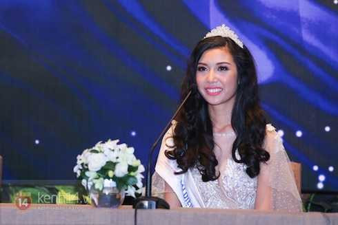 Thuý Vân giành ngôi Á khôi 1 Hoa khôi Áo dài 2014.