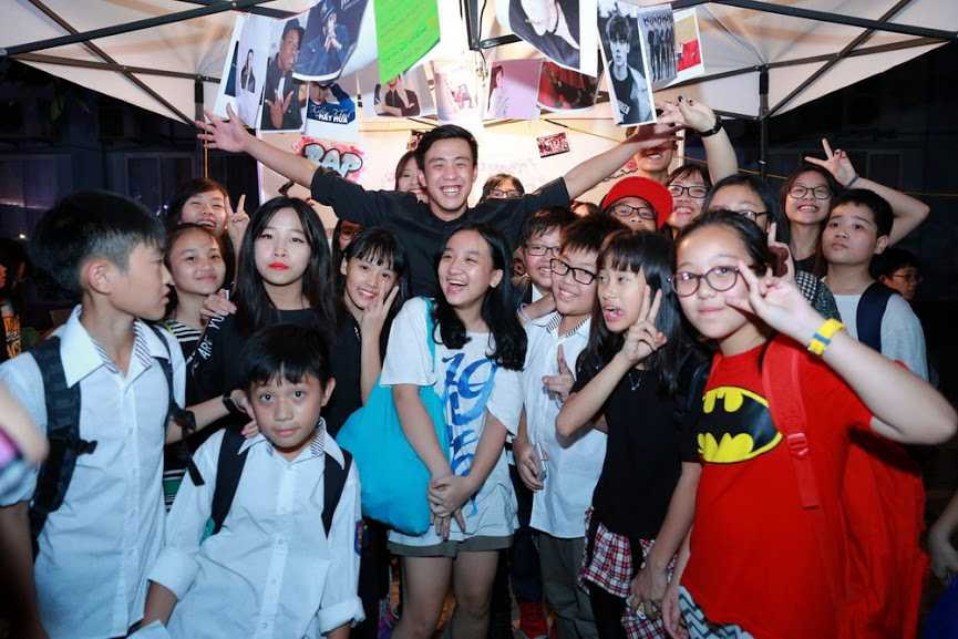 Vlogger Huyme hâm nóng đêm âm nhạc của học sinh Thủ đô