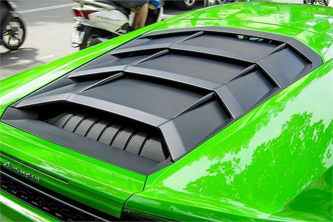 Chiếc xe này sử dụng nắp che động cơ bằng nhựa, ngoài ra còn thêm tùy chọn lắp nắp kính để nhìn thấy khối động cơ bên trong.