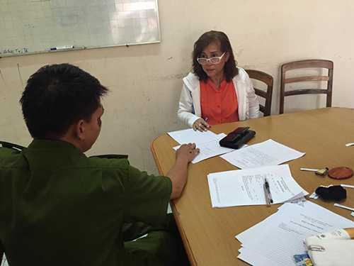 Quý bà Phan Ngọc Phượng chuyên lừa đảo, trộm cắp ở hàng loạt cửa hàng tại TP.HCM bị các “hiệp sĩ đường phố dày công đeo bám, phục kích bắt giữ.