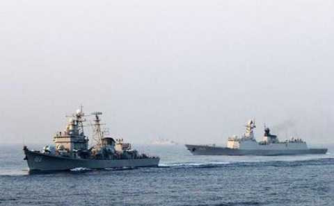 Tàu chiến Trung Quốc diễn tập đối đầu trên Biển Đông