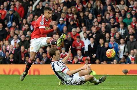 Lingard từng có 1 cú dứt điểm trong hiệp 1 nhưng bị Evans cản phá