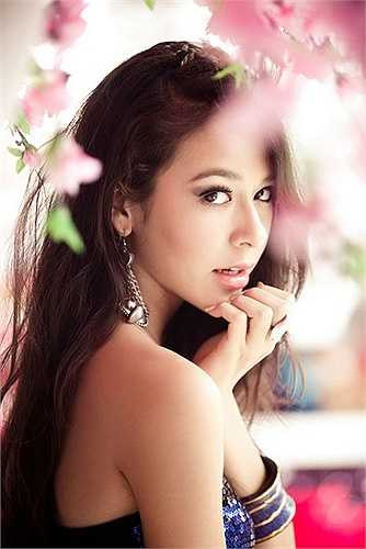 Hương Thùy sinh năm 1996 mang trong mình 2 dòng máu Việt - Pháp