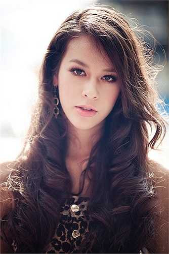 Chẳng cần nói, nhìn Nguyễn Hương Thùy (tên thường gọi Chanel) cũng biết cô gái này mang vẻ đẹp pha trộn từ nhiều dòng máu