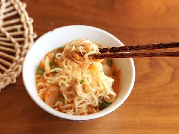 6 cách 'nâng tầm' mì ăn liền đạt chuẩn nhà hàng