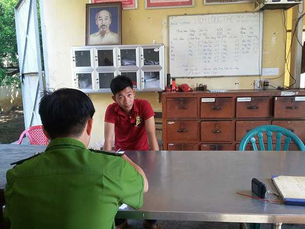 Nghi can Trần Giác Thông tại cơ quan công an - Ảnh: Hoài Thương