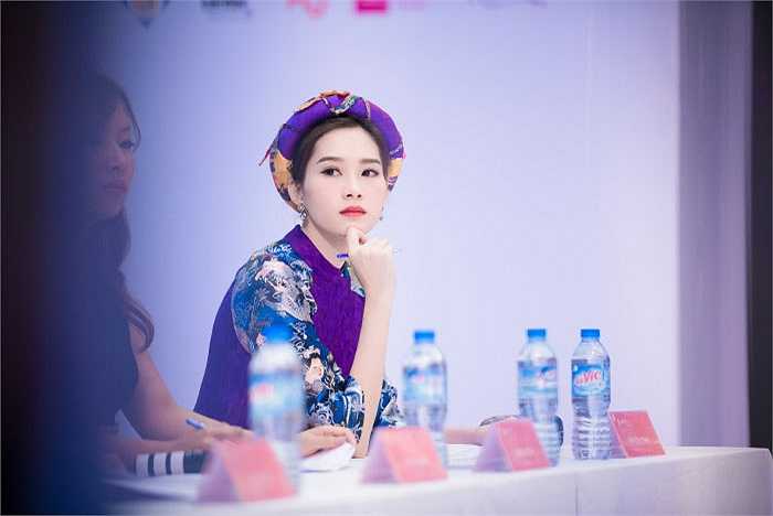 Ở góc chụp nào Đặng Thu Thảo cũng đẹp mong manh.