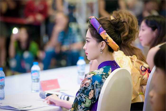 Đặng Thu Thảo luôn lôi cuốn người đối diện bằng phong cách thanh lịch.