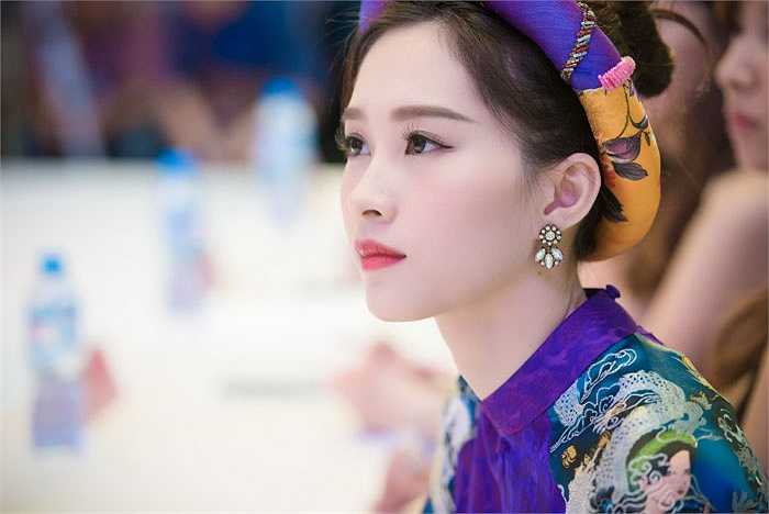 Phong cách thời trang của Thu Thảo cũng rất ấn tượng.