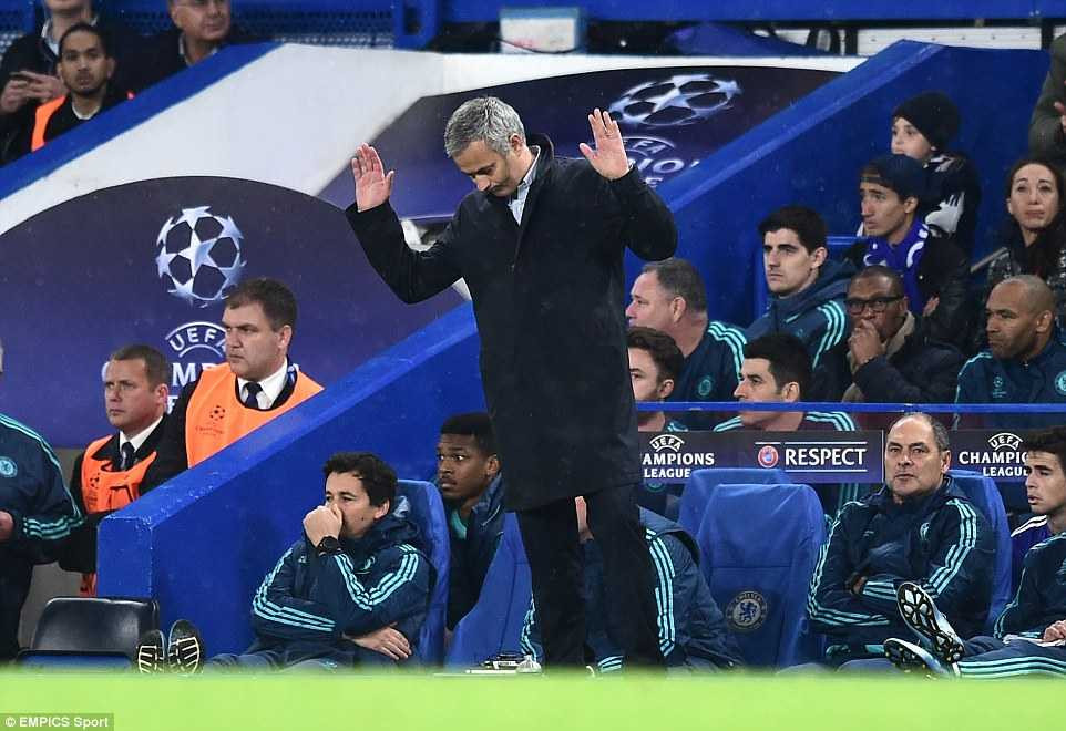 Dừng lại với tham vọng quá sức thôi, Mourinho
