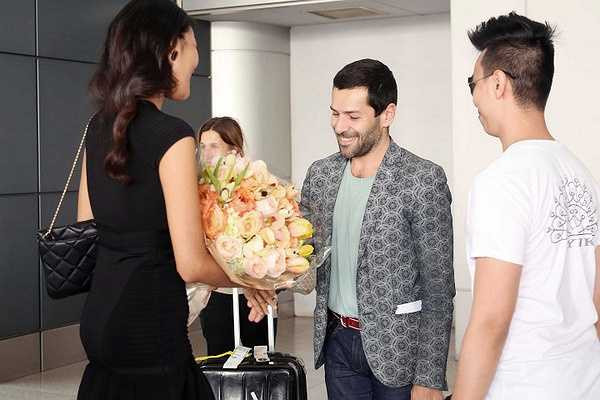 Trong những ngày tới, Nhà thiết kế và ekip sẽ casting người mẫu và huấn luyện người mẫu catwalk, chuẩn bị cho show diễn.