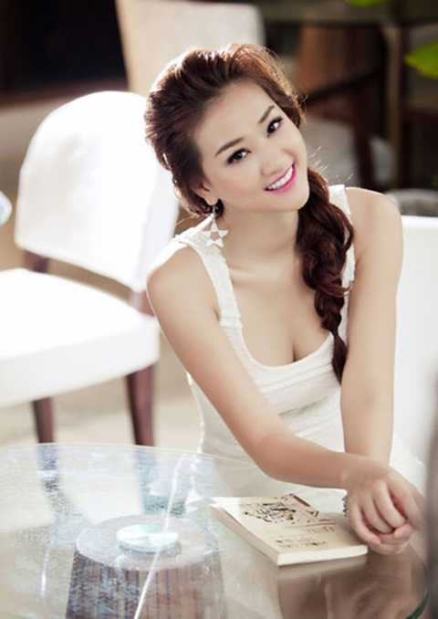 Sau cái tên vô cùng Tây của Maya, chắc hẳn không ai nghĩ là tên thật của nữ ca sĩ lại mang đậm chất Bắc là Mai Thu Hường.