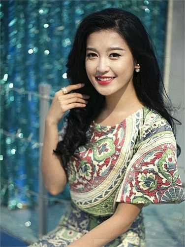 Không chỉ là một nàng Á hậu tài năng có nhan sắc vượt trội, Huyền My còn chiếm trọn trái tim đấng mày râu vì cô là một trong những fan đích thực của đội tuyển bóng đá Chelsea. 