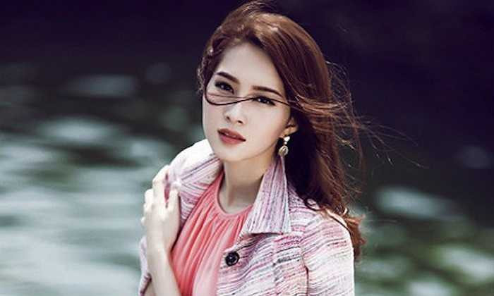 Điểm thu hút nhất của hoa hậu Việt Nam 2012 được nhiều người nhận xét là gương mặt thanh tú, đôi mắt bồ câu và nụ cười tỏa nắng. Nhờ những ưu điểm nổi bật này mà Hoa hậu Đặng Thu Thảo luôn là người đẹp nhất và được lòng công chúng nhất. Với vẻ đẹp trong sáng, Hoa hậu Thu Thảo luôn thu hút mọi ánh nhìn trong mỗi bức hình 