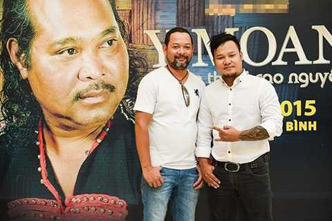 Hai người con trai của cố NSND Y Moan. Hai người con trai của cố NSND Y Moan.