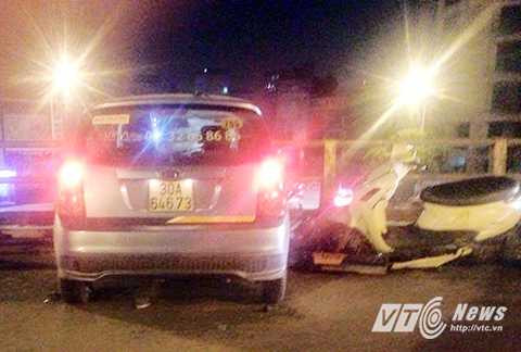 Hiện trường vụ tai nạn kinh hoàng trên cầu vượt Thái Hà - Chùa Bộc Hiện trường vụ tai nạn kinh hoàng trên cầu vượt Thái Hà - Chùa Bộc