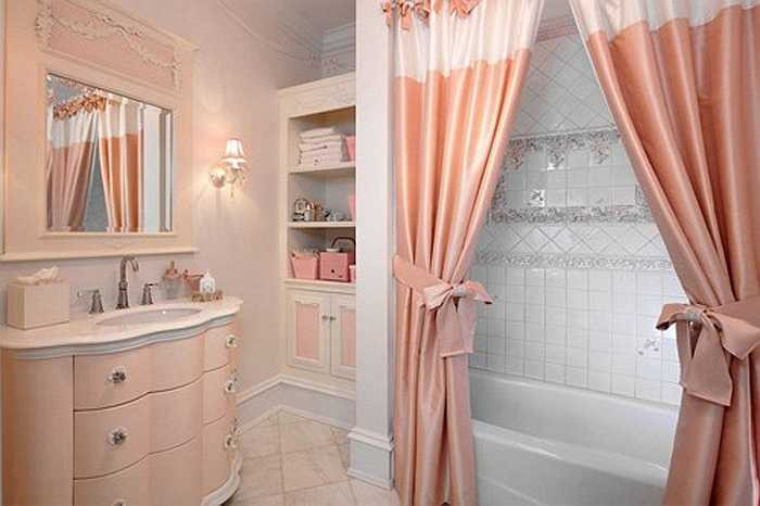 Chẳng cần đến Disney mà cô bé cũng có thế giới cổ tích cho riêng mình.