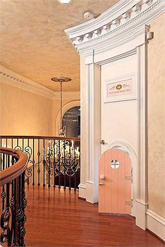 Theo tiết lộ, chi phí hoàn thiện toàn bộ căn phòng hết 200.000 đô, tương đương 4,5 tỷ đồng.