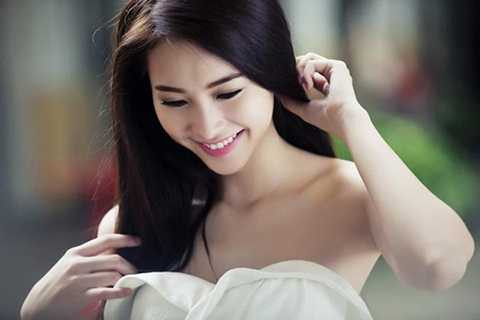 Nụ cười vô cùng tươi tắn, rạng rỡ cũng là một điểm làm nên thương hiệu cho vẻ đẹp của Đặng Thu Thảo. Cô hoàn toàn xứng đáng với giải phụ Người có khuôn mặt đẹp nhất tại cuộc thi Hoa hậu Việt Nam 2012.