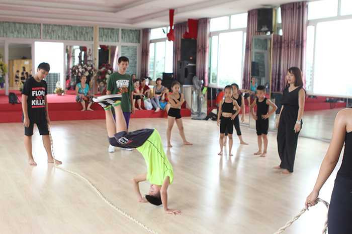 Chương trình sẽ được tổ chức trong tháng 12 sắp tới sẽ là màn biểu diễn kết hợp âm nhạc dân gian Việt Nam, ca trù, các điệu hò dân gian, âm nhạc hiện đại, giao hưởng thính phòng