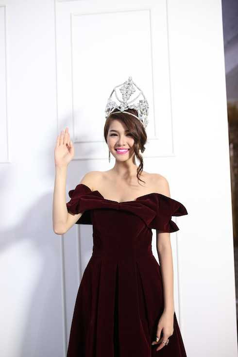 kỳ hân hoa hậu ao làng