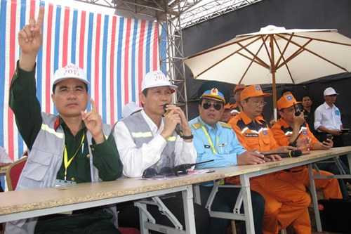 Trong khi đó, lực lượng chỉ huy giã chiến liên tục chỉ đạo các mũi tiếp tục cứu hộ