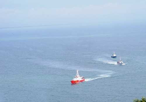Các lực lượng trên biển nhanh chóng tiến về mục tiêu