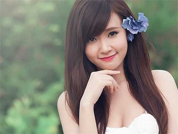 Sau vai nữ hiệp Hoa Xuân trong Thiên mệnh anh hùng', Midu nhiều lần thử sức lột xác với hình tượng quyến rũ bằng các trang phục sexy. Tuy nhiên, hình ảnh gây ấn tượng nhất mà cô mang đến cho khán giả vẫn là sự trong sáng toát lên từ thần thái và ánh mắt.