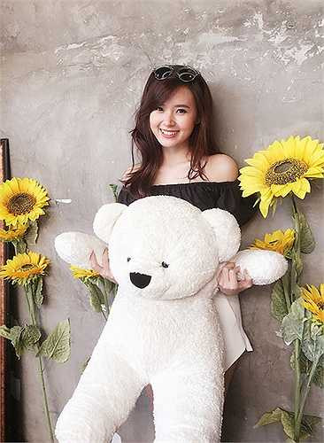 Midu vừa quay trở lại với công việc sau scandal chồng sắp cưới ngoại tình.