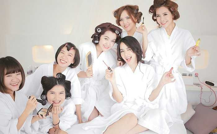 Trong bộ ảnh, cặp đôi trai tái gái sắc gây ấn tượng bằng những khoảnh khắc vui đùa nhắng nhít, tự nhiên và ngập tràn năng lượng. 