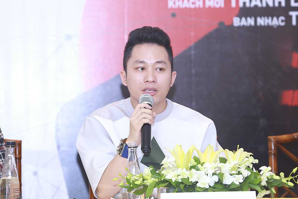 Tùng Dương chia sẻ anh muốn thách thức bản thân mình, sẽ 'rất điên' trong đêm nhạc đánh dấu 10 năm ca hát của mình.