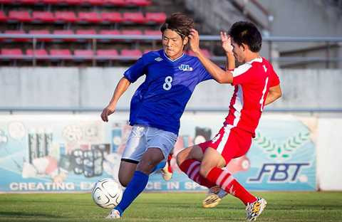 JFL Selection (xanh) trong trận đấu với U23 Lào