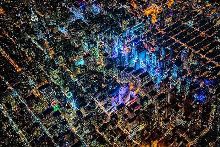Hình ảnh chụp thành phố Newyork về đêm. Tác giả bộ ảnh chia sẻ, chụp ảnh các thành phố về đêm là trải nghiệm sâu sắc mà ông có được trong hàng chục năm qua