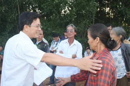 Kết thúc buổi đối thoại, người dân vẫn không đồng tình với giải thích của TT Phát triển quỹ đất về việc áp giá đền bù, ông Hưng thay mặt lãnh đạo TP mời người dân ngày 11/11 có mặt tại trụ sở UBND TP Tam Kỳ để lãnh đạo tỉnh, thành phố, cơ quan ban ngành giải thích rõ thêm các khúc mắc. Tuy nhiên, người dân từ chối xuống trụ sở UBND Tam Kỳ mà yêu cầu phải tổ chức đối thoại ngay tại xã Tam Ngọc.