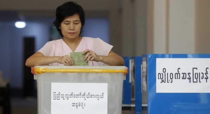 Người dân Myanmar đi bầu cử
