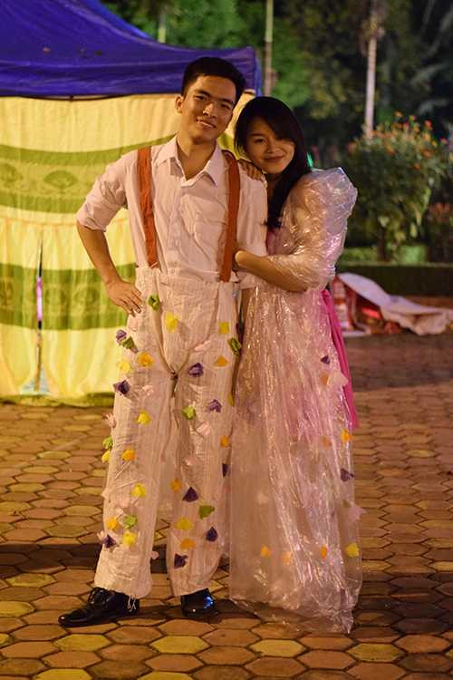 Sinh viên Cảnh sát trình diễn trang phục tái chế độc đáo