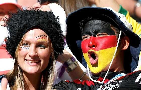 Đức: Chiều cao trung bình của người Đức là 173cm, trong đó nam giới Đức sở hữu chiều cao trung bình là 181cm, còn phụ nữ Đức có chiều cao trung bình 165cm.