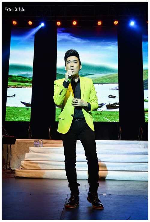 Theo bầu show Hoài Vũ, Quang Hà phải hát 10 bài để câu giờ cho phần biểu diễn của Mỹ Tâm. Ảnh: Lê Tiến.