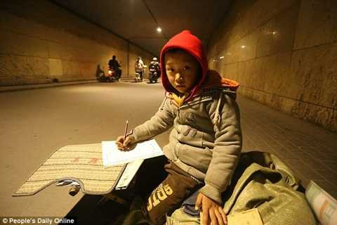 Những tấm áo mỏng trong cái gió rét của buổi đêm