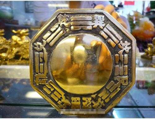 Cách đặt gương bát quái trước nhà tránh sát khí