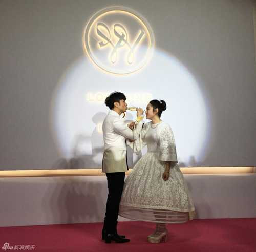  Chuyện tình chị em của tài tử Cổ Cự Cơ và nữ quản lý 45 tuổi cuối cùng đã có một kết thúc viên mãn.