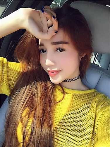 Bà mẹ hot girl thường để ống kính chếch gương mặt 45 độ