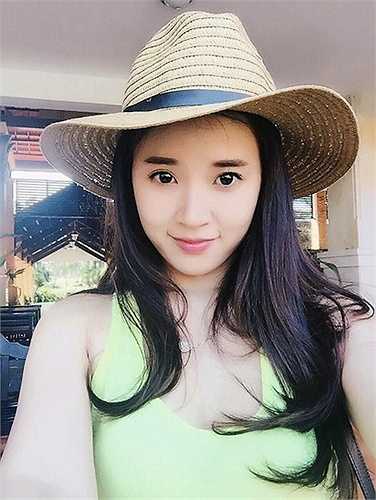 Cô nàng hot girl cũng có những bí quyết riêng để 'rinh' về bức hình đẹp. Và một trong số đó chính là biểu cảm tự nhiên