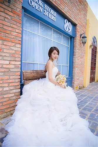 Câu nói yêu thích của hot girl: 'Miệng luôn tươi cười may mắn tự nhiên sẽ đến'.