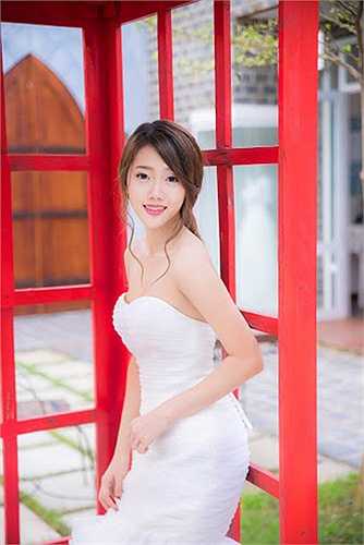 Cô cho biết, sẽ lưu giữ bộ ảnh và xem đó như một trải nghiệm tuyệt vời trước khi chính thức khoác lên mình bộ váy cưới.