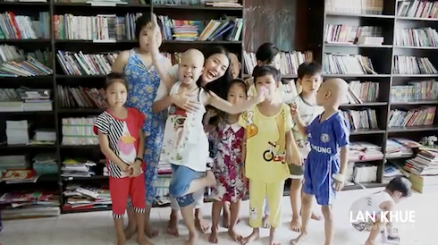 ... và tích cực tham gia nhiều hoạt động thiện nguyện, nhưng cách dàn dựng khiến khán giả cảm thấy hụt hẫng.